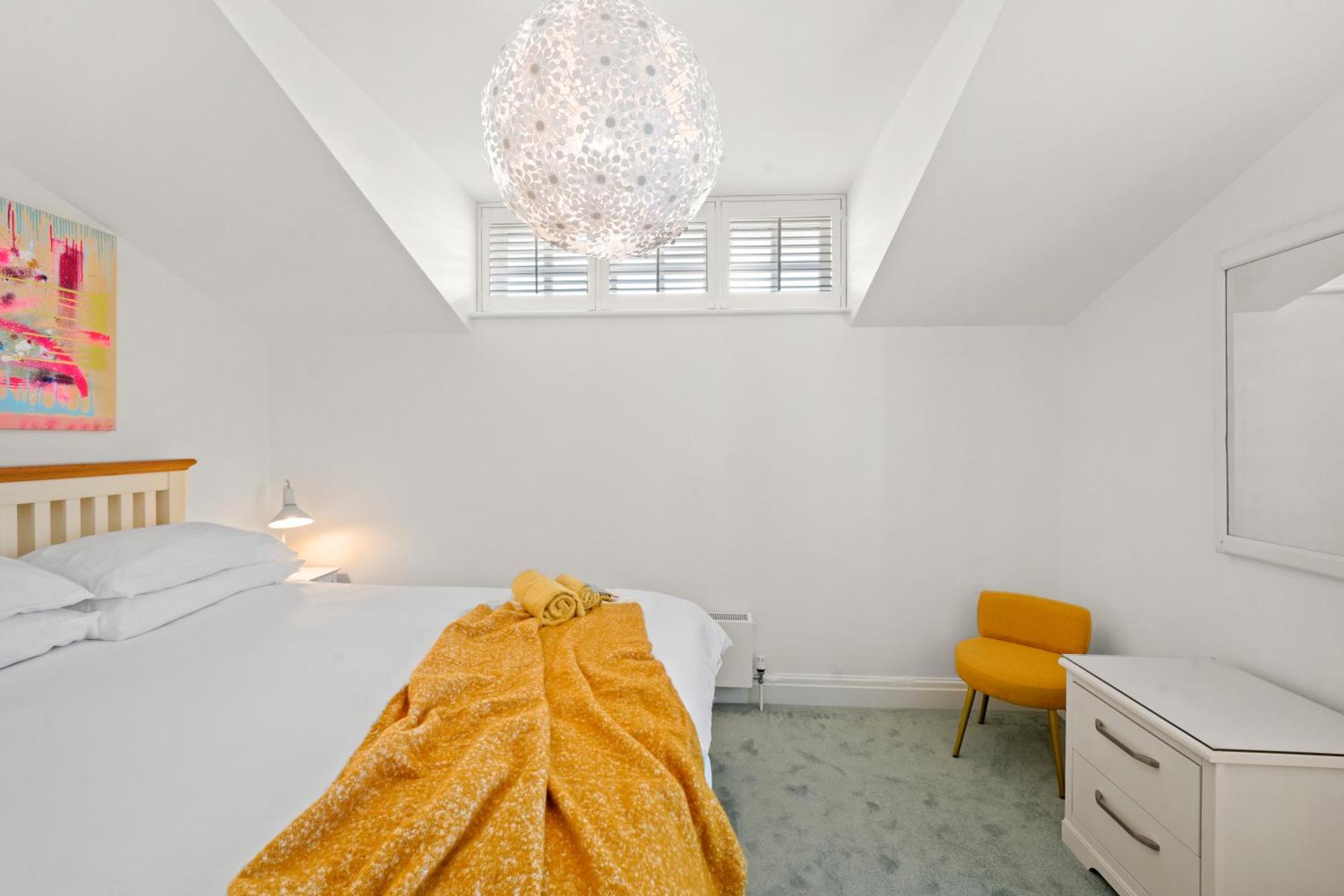 3 Bedroom Mews Home - Clapham Common - Free Private Parking - Sleeps 5 - Newly Refurbished - Sweetpea & Pillow Properties ロンドン エクステリア 写真