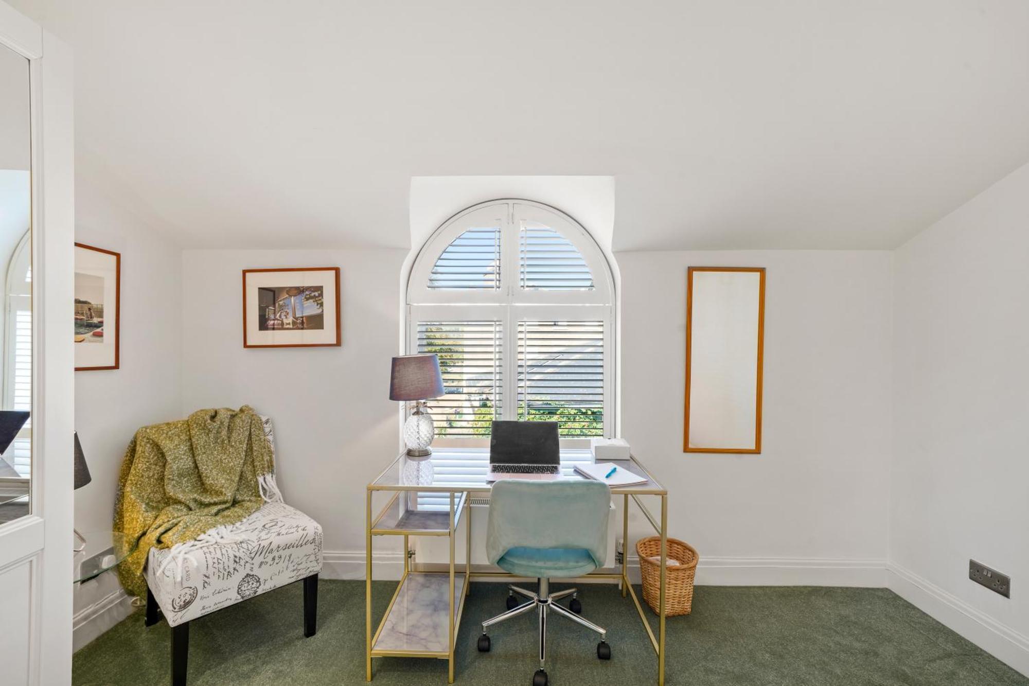 3 Bedroom Mews Home - Clapham Common - Free Private Parking - Sleeps 5 - Newly Refurbished - Sweetpea & Pillow Properties ロンドン エクステリア 写真