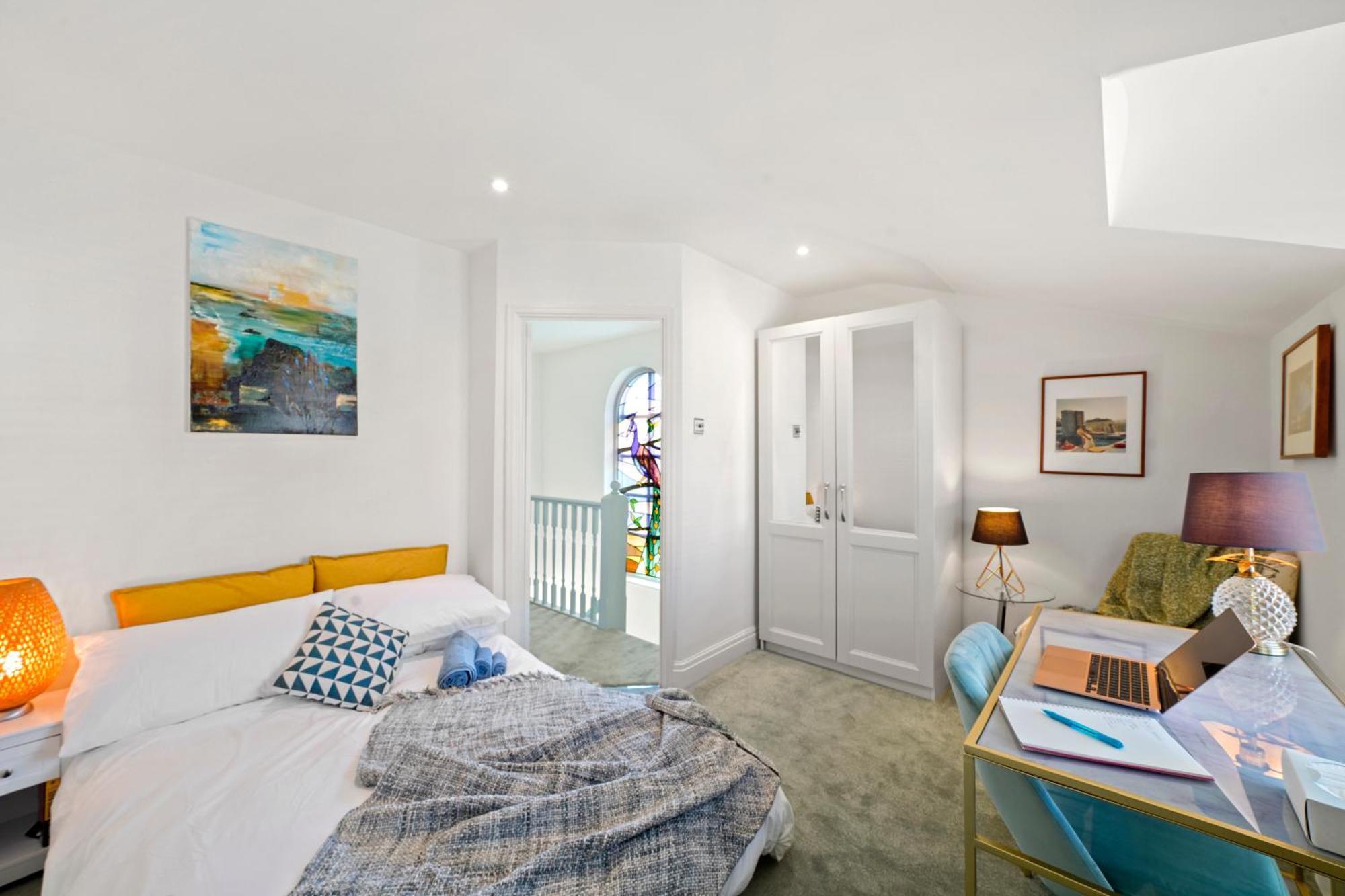 3 Bedroom Mews Home - Clapham Common - Free Private Parking - Sleeps 5 - Newly Refurbished - Sweetpea & Pillow Properties ロンドン エクステリア 写真
