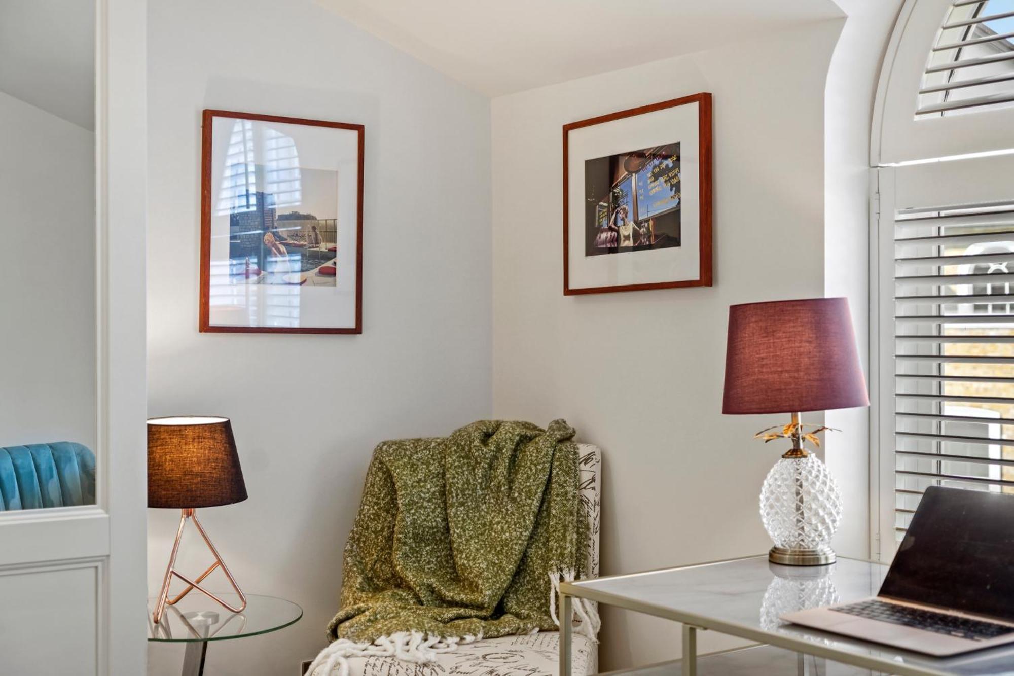 3 Bedroom Mews Home - Clapham Common - Free Private Parking - Sleeps 5 - Newly Refurbished - Sweetpea & Pillow Properties ロンドン エクステリア 写真